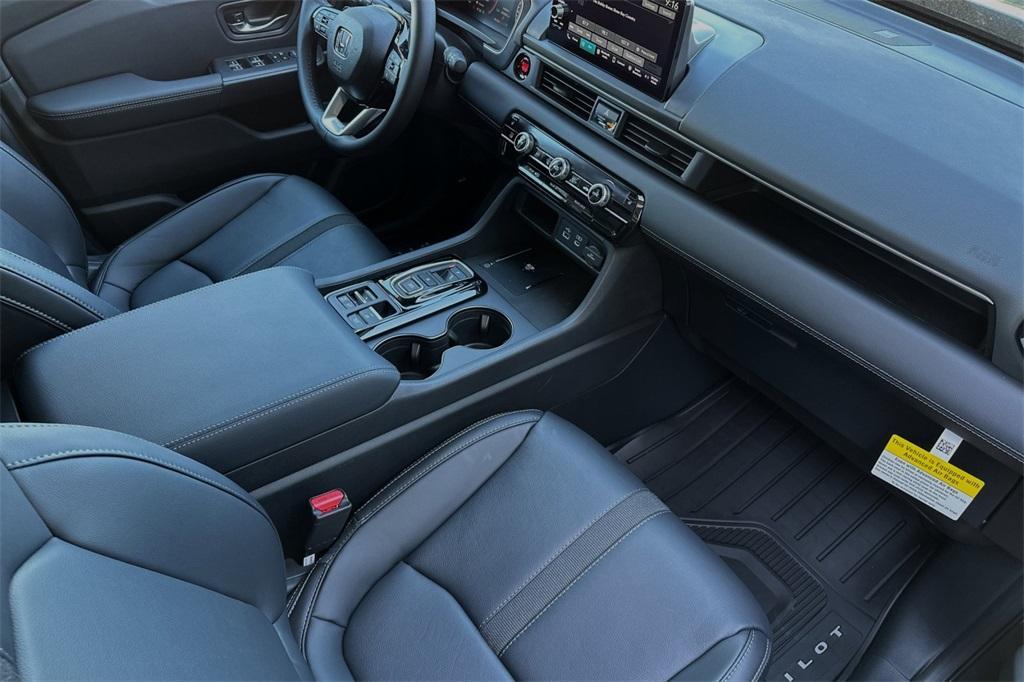 new 2025 Honda Pilot car, priced at $45,405