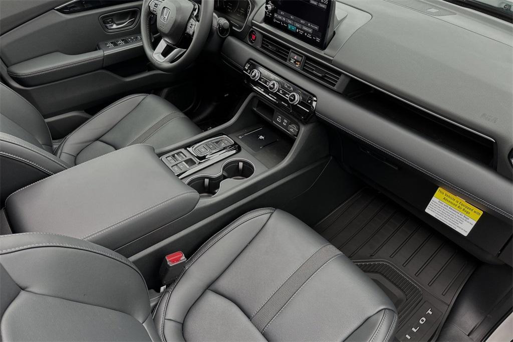 new 2025 Honda Pilot car, priced at $49,405