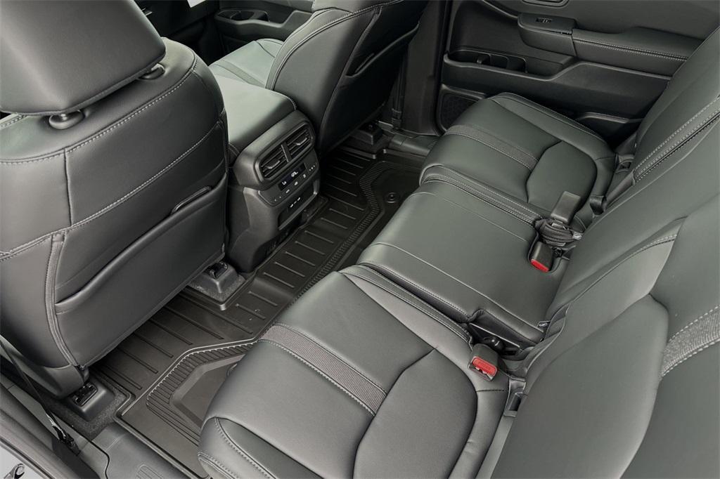 new 2025 Honda Pilot car, priced at $49,405