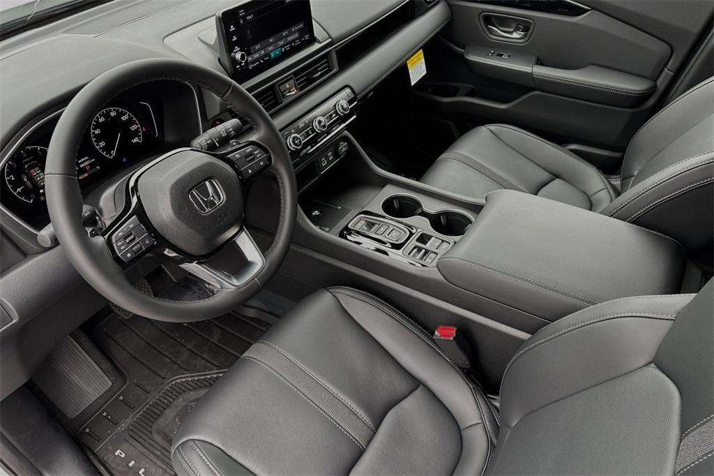 new 2025 Honda Pilot car, priced at $49,405