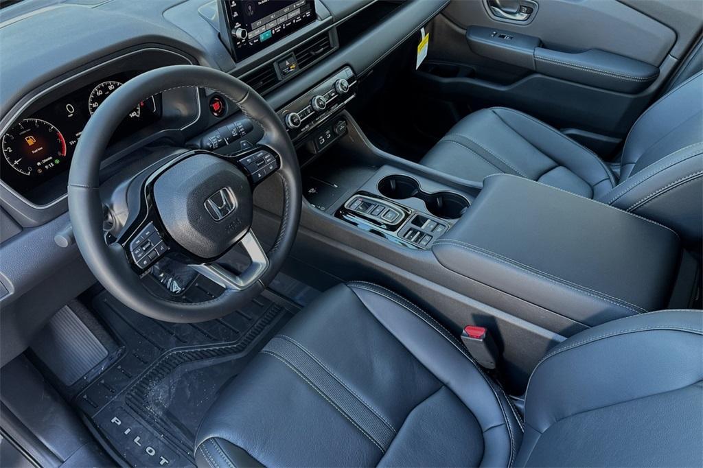 new 2025 Honda Pilot car, priced at $46,180