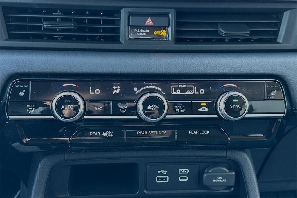 new 2025 Honda Pilot car, priced at $46,180