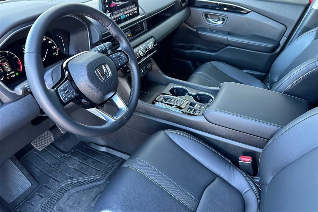 used 2025 Honda Pilot car, priced at $48,598