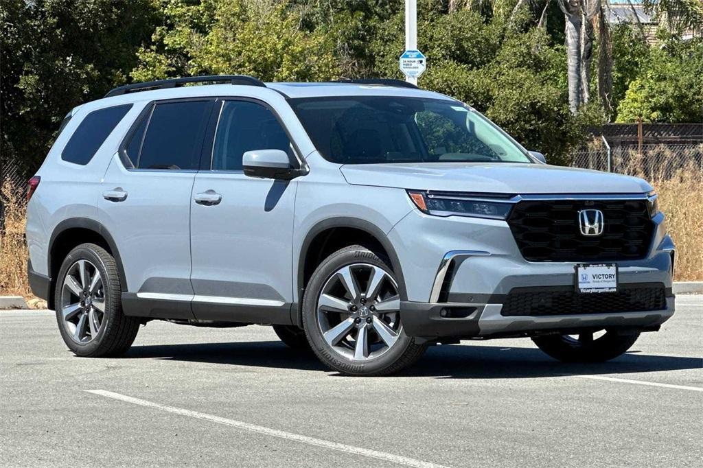 new 2025 Honda Pilot car, priced at $54,930