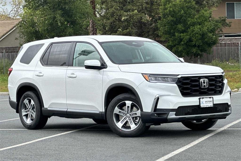 new 2025 Honda Pilot car, priced at $45,350