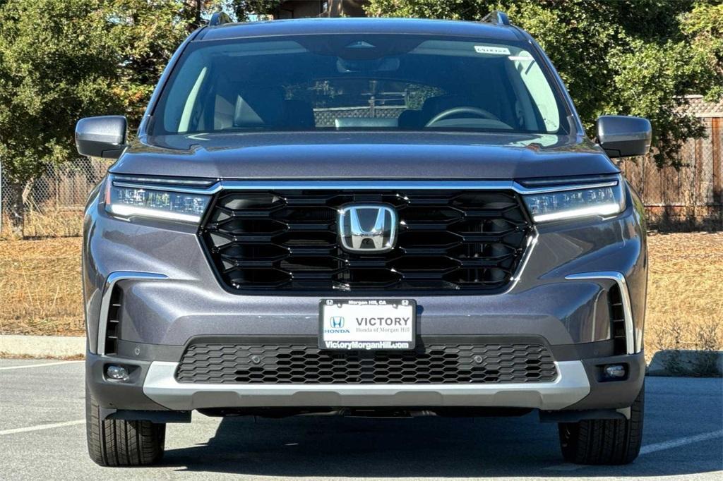 new 2025 Honda Pilot car, priced at $48,895