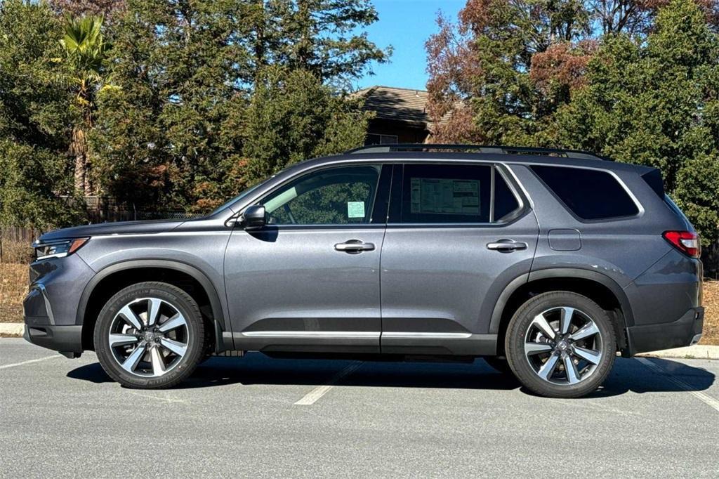 new 2025 Honda Pilot car, priced at $48,895