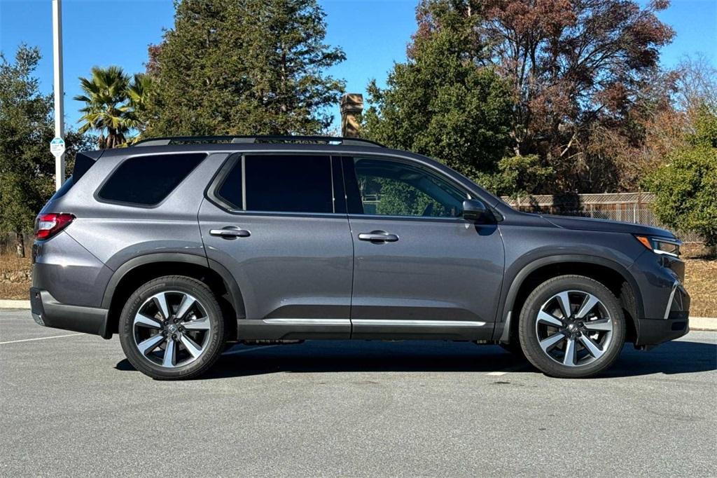 new 2025 Honda Pilot car, priced at $48,895