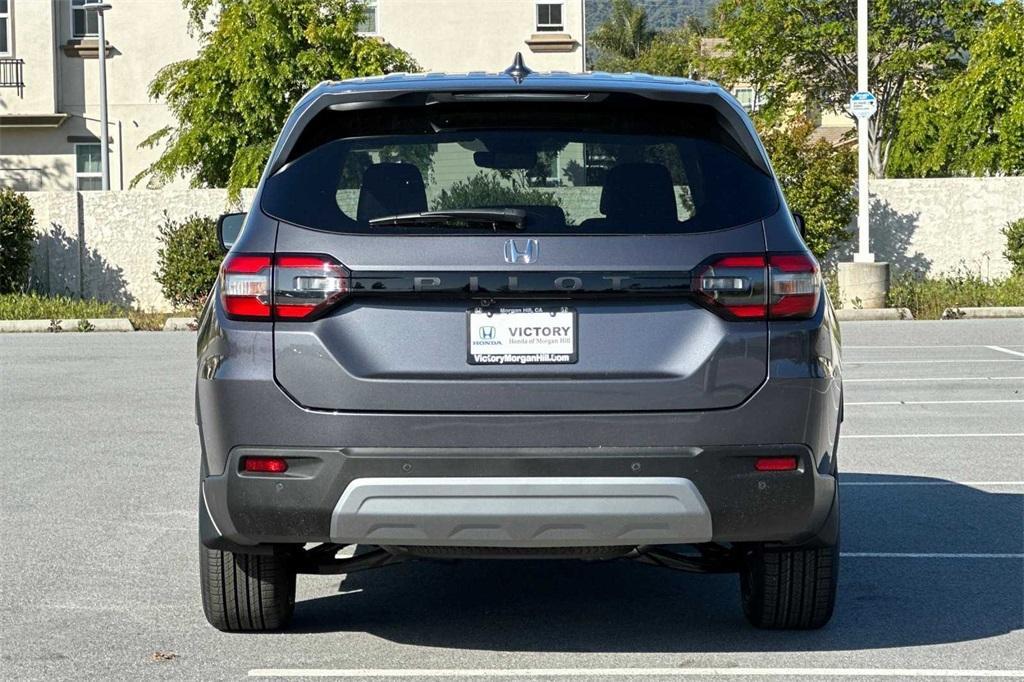 new 2025 Honda Pilot car, priced at $45,625