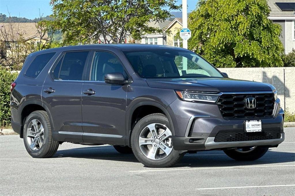 new 2025 Honda Pilot car, priced at $45,625