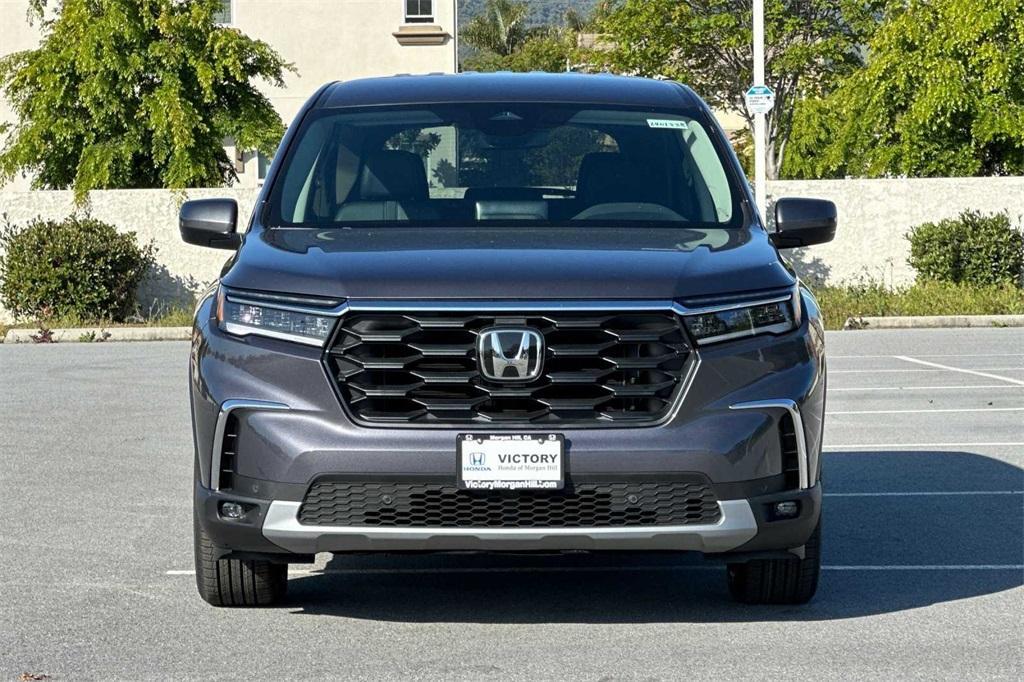 new 2025 Honda Pilot car, priced at $45,625