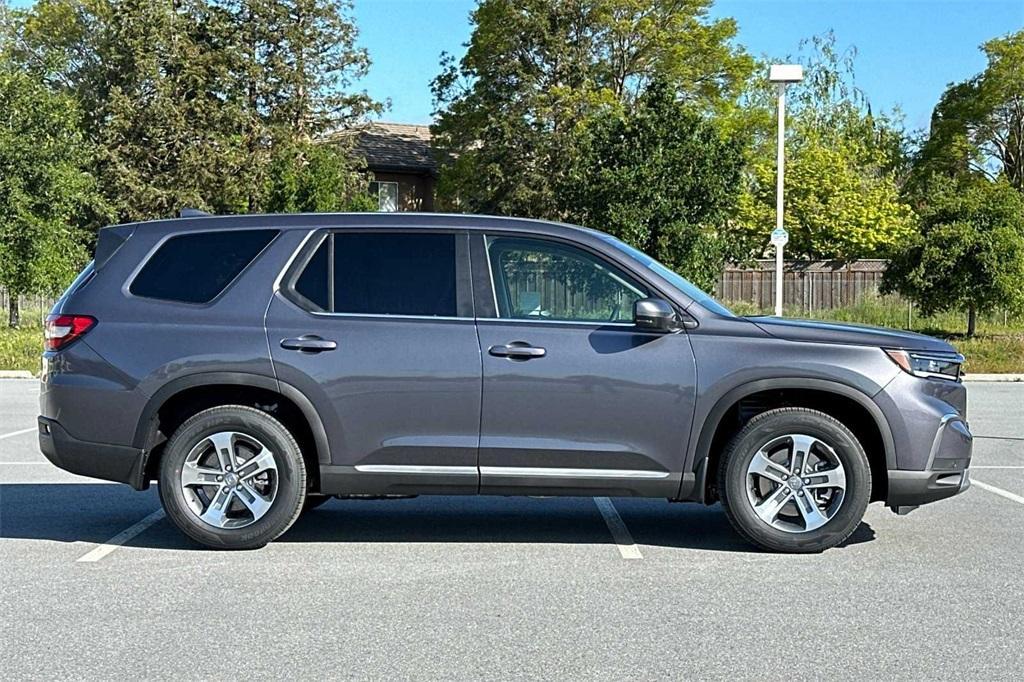 new 2025 Honda Pilot car, priced at $45,625