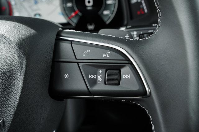 new 2025 Audi Q7 car, priced at $81,643