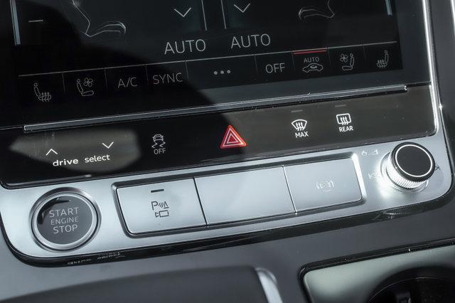 new 2025 Audi Q7 car, priced at $77,395
