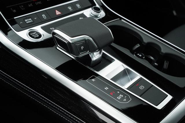 new 2025 Audi Q7 car, priced at $77,090
