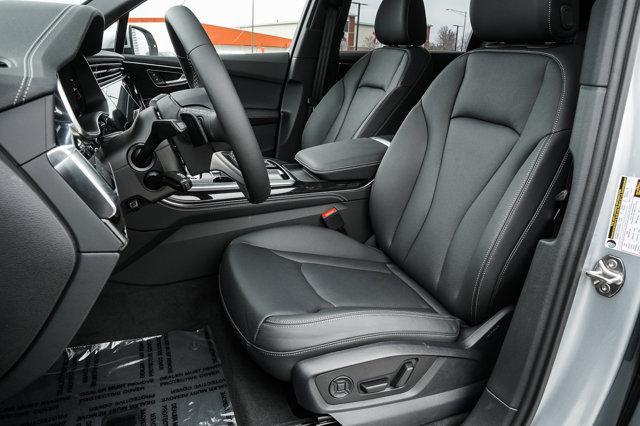 new 2025 Audi Q7 car, priced at $77,090