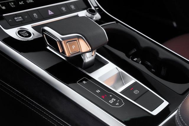 new 2025 Audi Q7 car, priced at $77,695