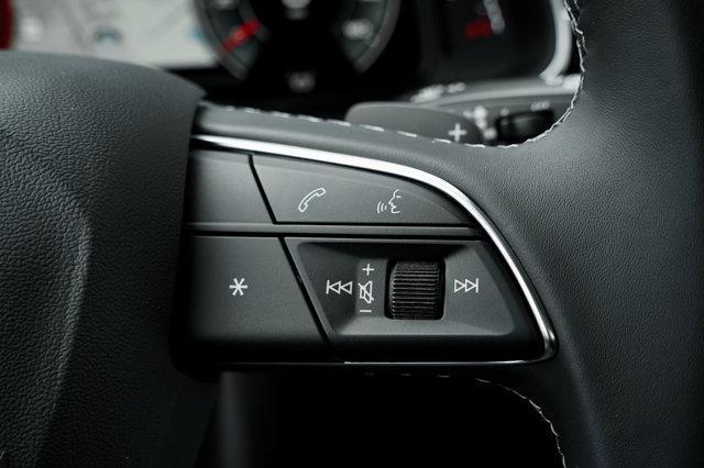 new 2025 Audi Q7 car, priced at $77,970