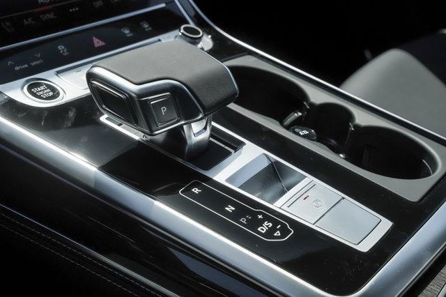 new 2025 Audi Q7 car, priced at $77,580