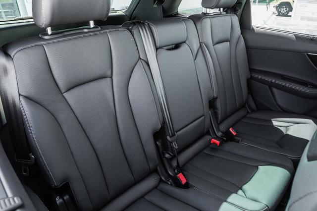 new 2025 Audi Q7 car, priced at $77,580