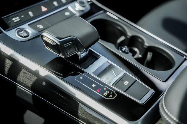 new 2025 Audi Q7 car, priced at $64,022