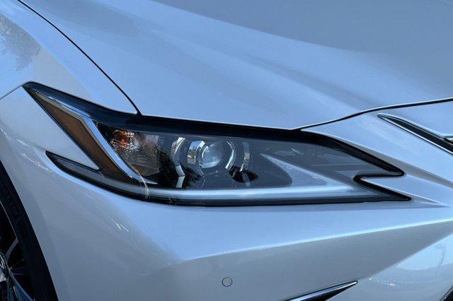used 2025 Lexus ES 300h car, priced at $44,998