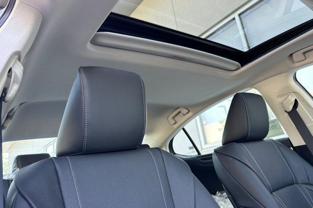 new 2025 Lexus ES 300h car, priced at $55,405