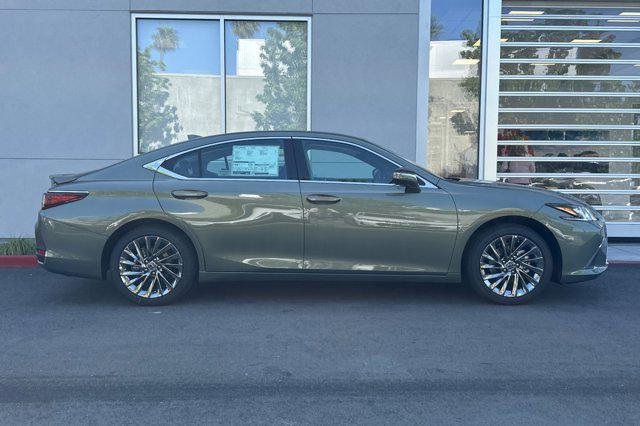 new 2025 Lexus ES 300h car, priced at $55,405
