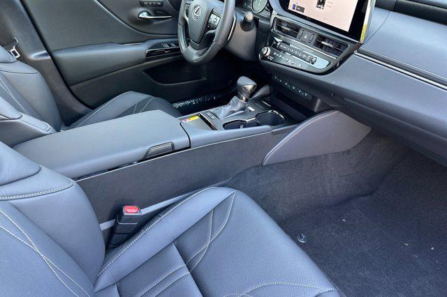 new 2025 Lexus ES 300h car, priced at $55,405