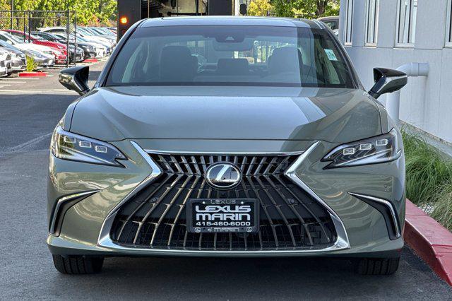 new 2025 Lexus ES 300h car, priced at $55,405