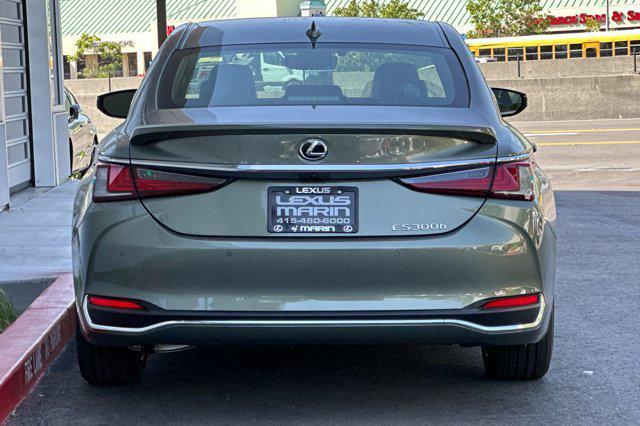 new 2025 Lexus ES 300h car, priced at $55,405