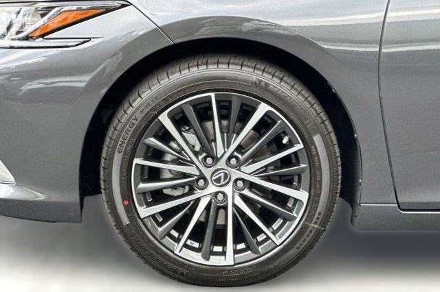 new 2025 Lexus ES 300h car, priced at $48,745