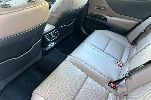 used 2022 Lexus ES 300h car, priced at $34,996