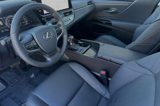 new 2025 Lexus ES 300h car, priced at $51,051