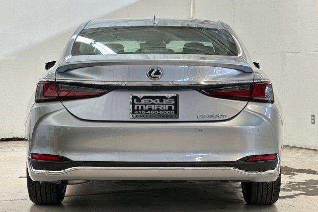 new 2025 Lexus ES 300h car, priced at $51,051