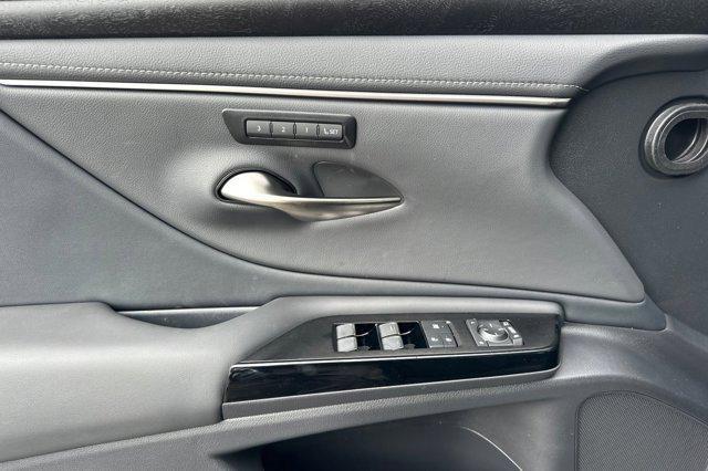 new 2025 Lexus ES 350 car, priced at $45,190