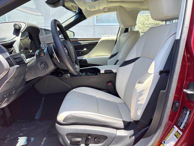 new 2025 Lexus ES 300h car, priced at $47,114