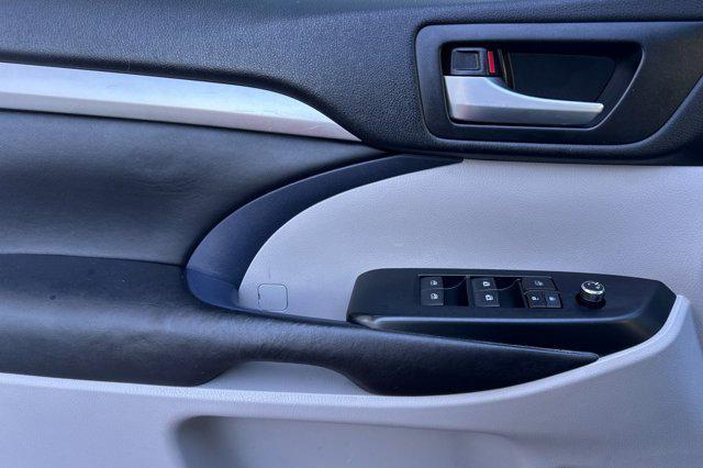 used 2018 Toyota Highlander car, priced at $24,999