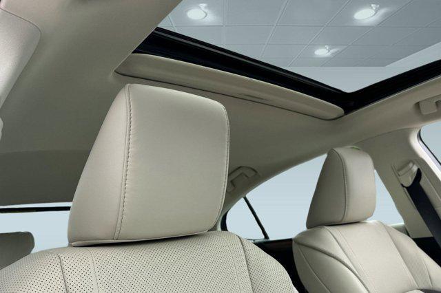 new 2025 Lexus ES 300h car, priced at $54,700