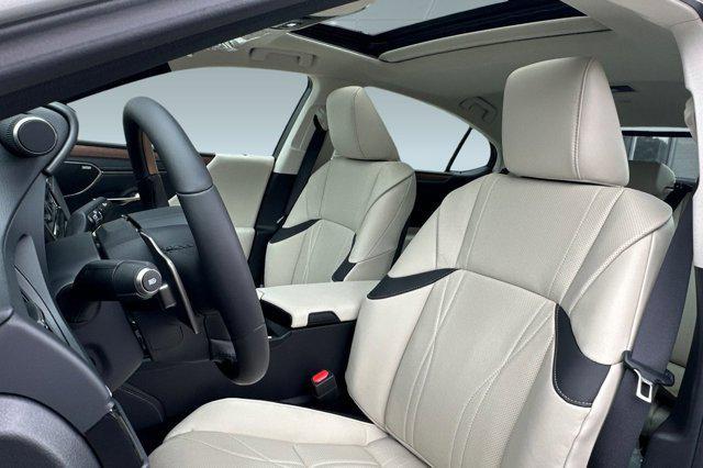 new 2025 Lexus ES 300h car, priced at $54,700