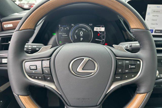 new 2025 Lexus ES 300h car, priced at $54,700