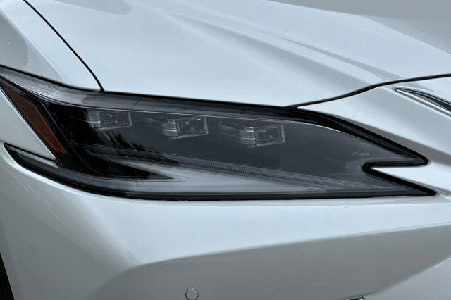 new 2025 Lexus ES 300h car, priced at $54,700