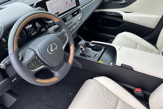 new 2025 Lexus ES 300h car, priced at $54,700