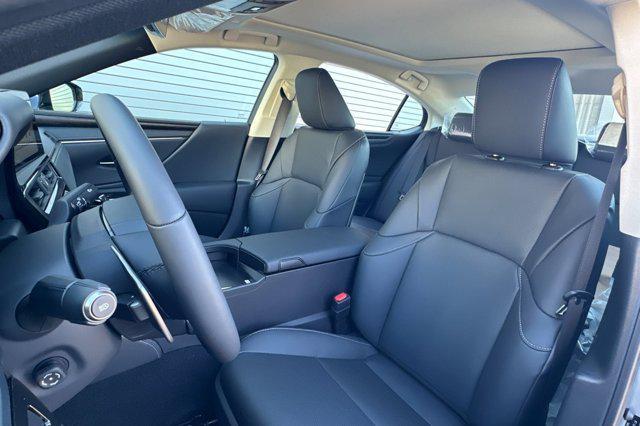 new 2025 Lexus ES 350 car, priced at $48,194