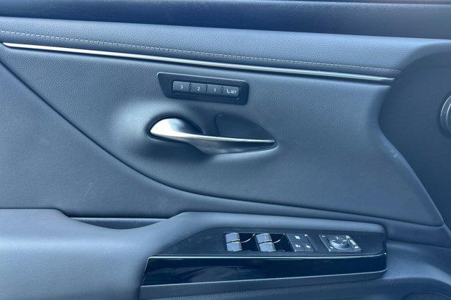 new 2025 Lexus ES 350 car, priced at $48,194