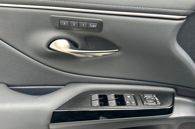 new 2025 Lexus ES 300h car, priced at $52,248