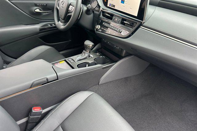 new 2025 Lexus ES 300h car, priced at $52,248