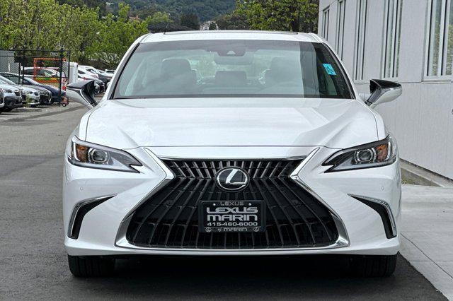new 2025 Lexus ES 300h car, priced at $50,618