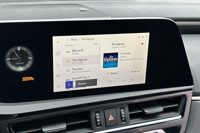 new 2025 Lexus ES 300h car, priced at $50,618