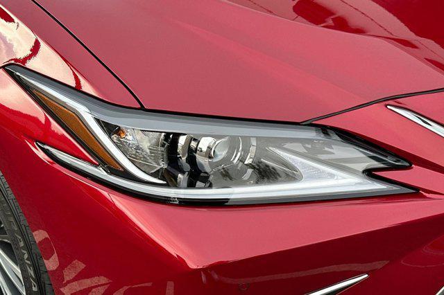 new 2025 Lexus ES 300h car, priced at $47,315